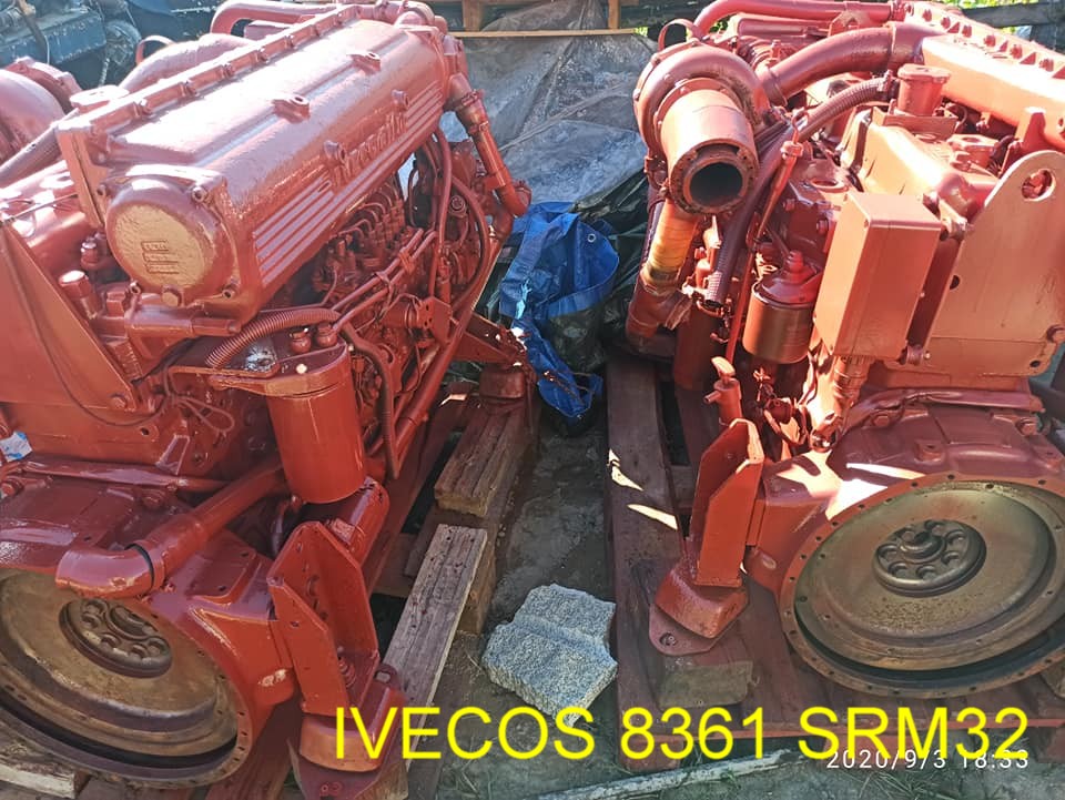 dos motores marinos iveco 8361 de 340 H.P a 2400 r.p.m