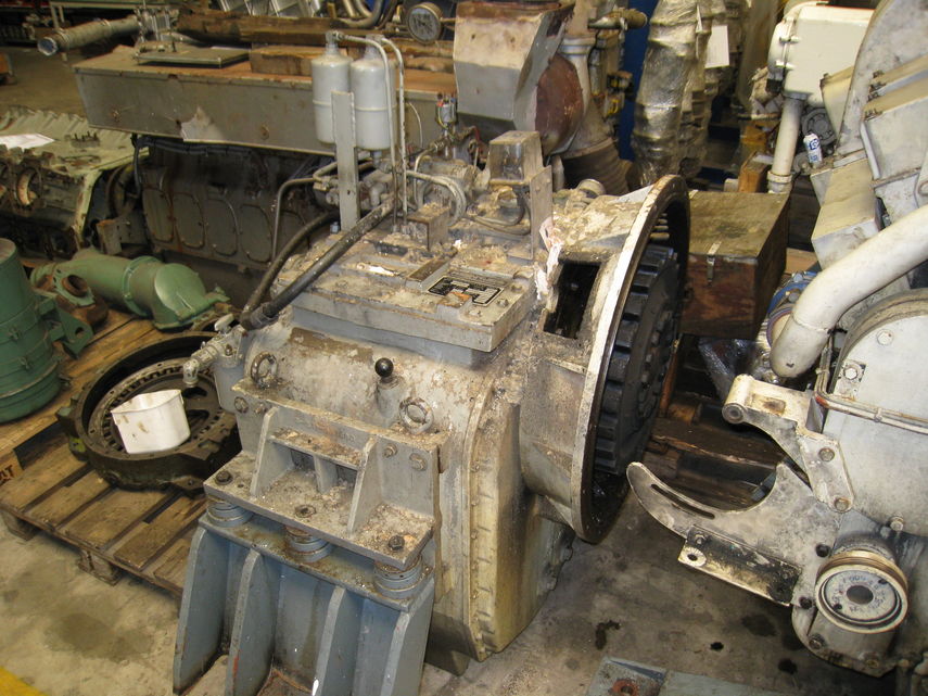 reintjes WAF460 radio:5,905:1 hasta 670 h.p a 1800 r.p.m reparada lista