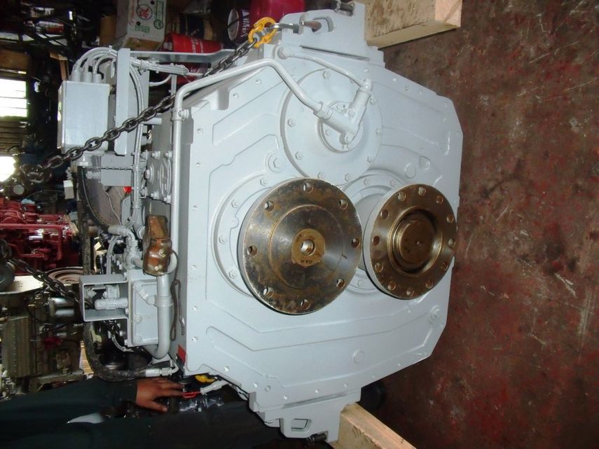 ZF Modelo: BW 465S Potencia: 1610 HP 1800 r.p.m