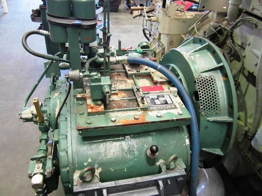 Reintjes Modelo: Waf 460 Potencia: 810 HP 1800 r.p.m