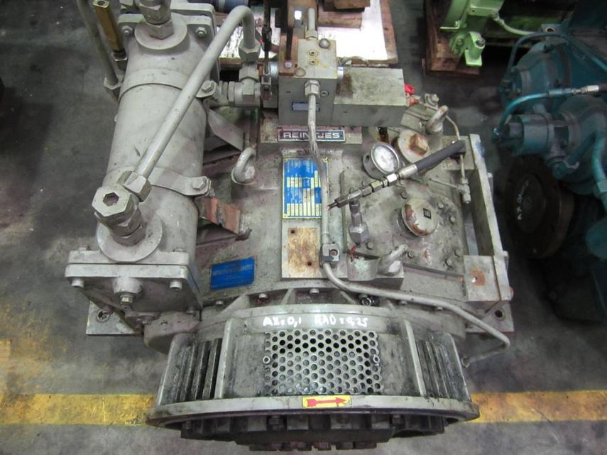 Reintjes Modelo: WAF 344 L Potencia: 680 HP 1800 r.p.m