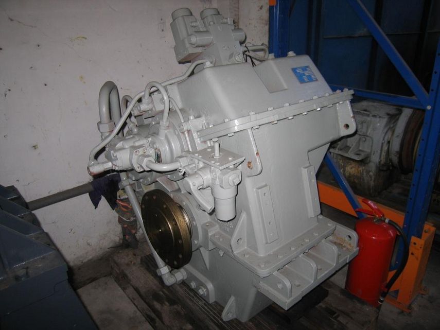 Reintjes Modelo: Waf 640 Potencia: 1300 HP 1800 r.p.m