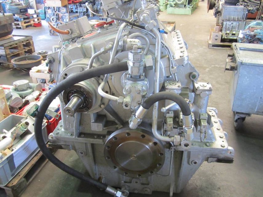 Reintjes Modelo: WAF 762 Potencia: 1900 HP 1600 r.p.m