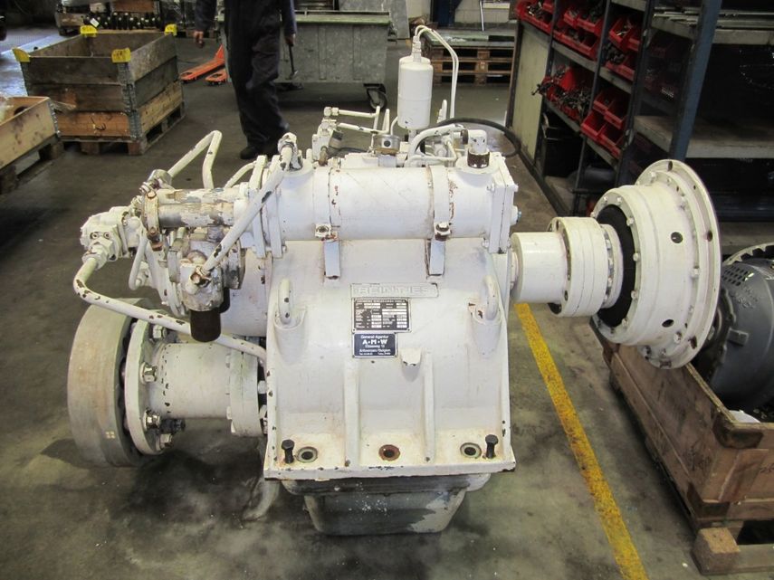 reintjes WAV1400 900h.p 750 r.p.m radio:2:1 reparada lista